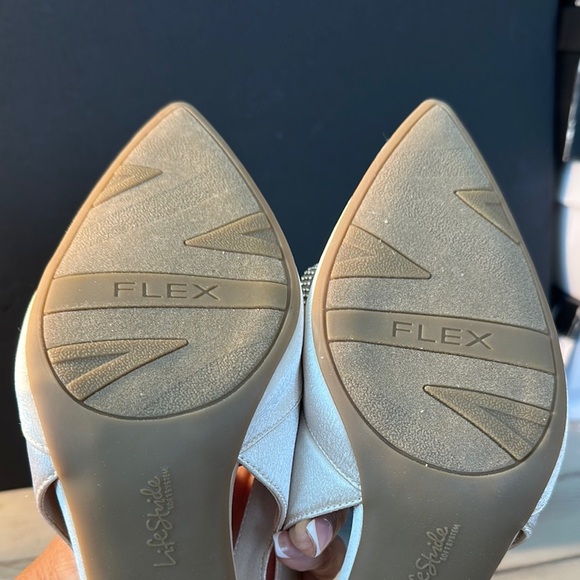 Life Stride Cream Slingback Heels with‎ Crystal Bow - Picture 6 of 8